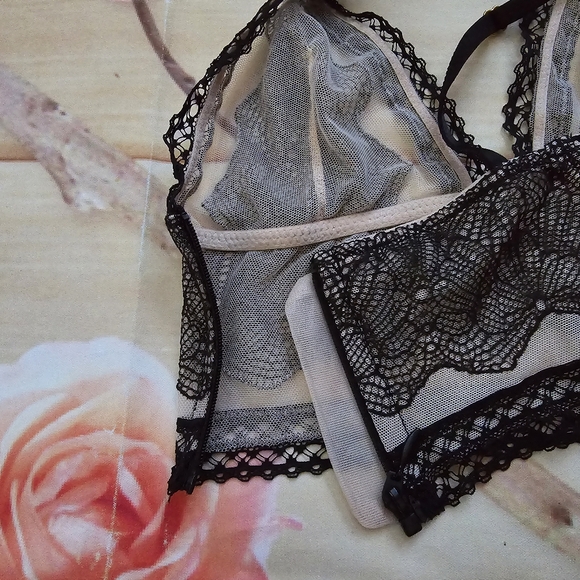 NEW! Victoria's Secret black lace bralette - Picture 6 of 8